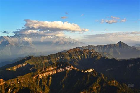 背山